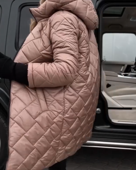 Bogna | Elegancka pikowana kurtka puchowa z kapturem