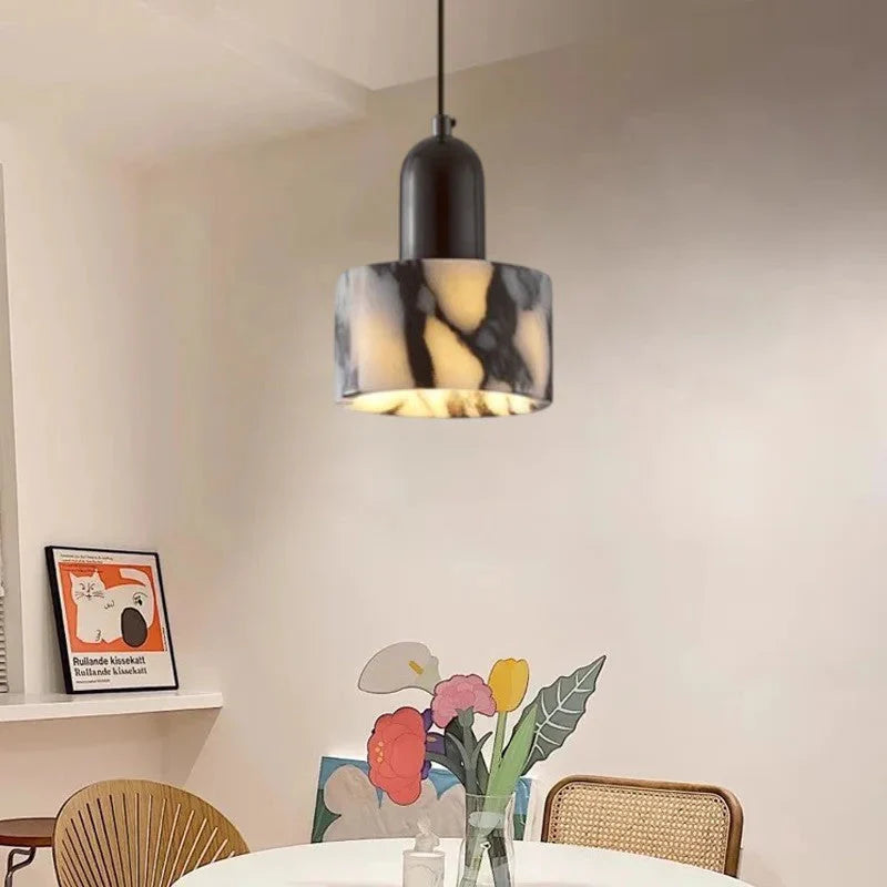 Wisząca Lampa z Kloszem w Stylu Marmuru