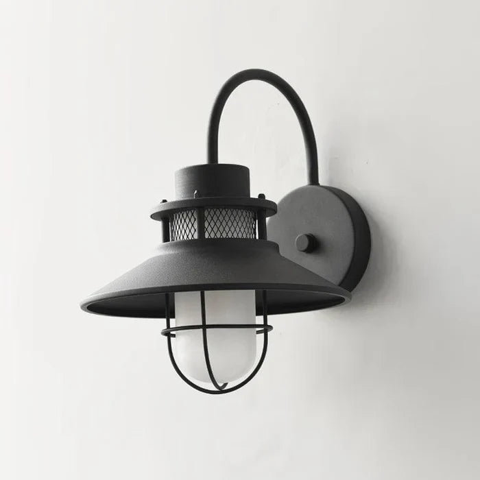 Industrialna Lampa Ścienna Zewnętrzna – Styl Loftowy z Kloszem w Ochronnej Klace