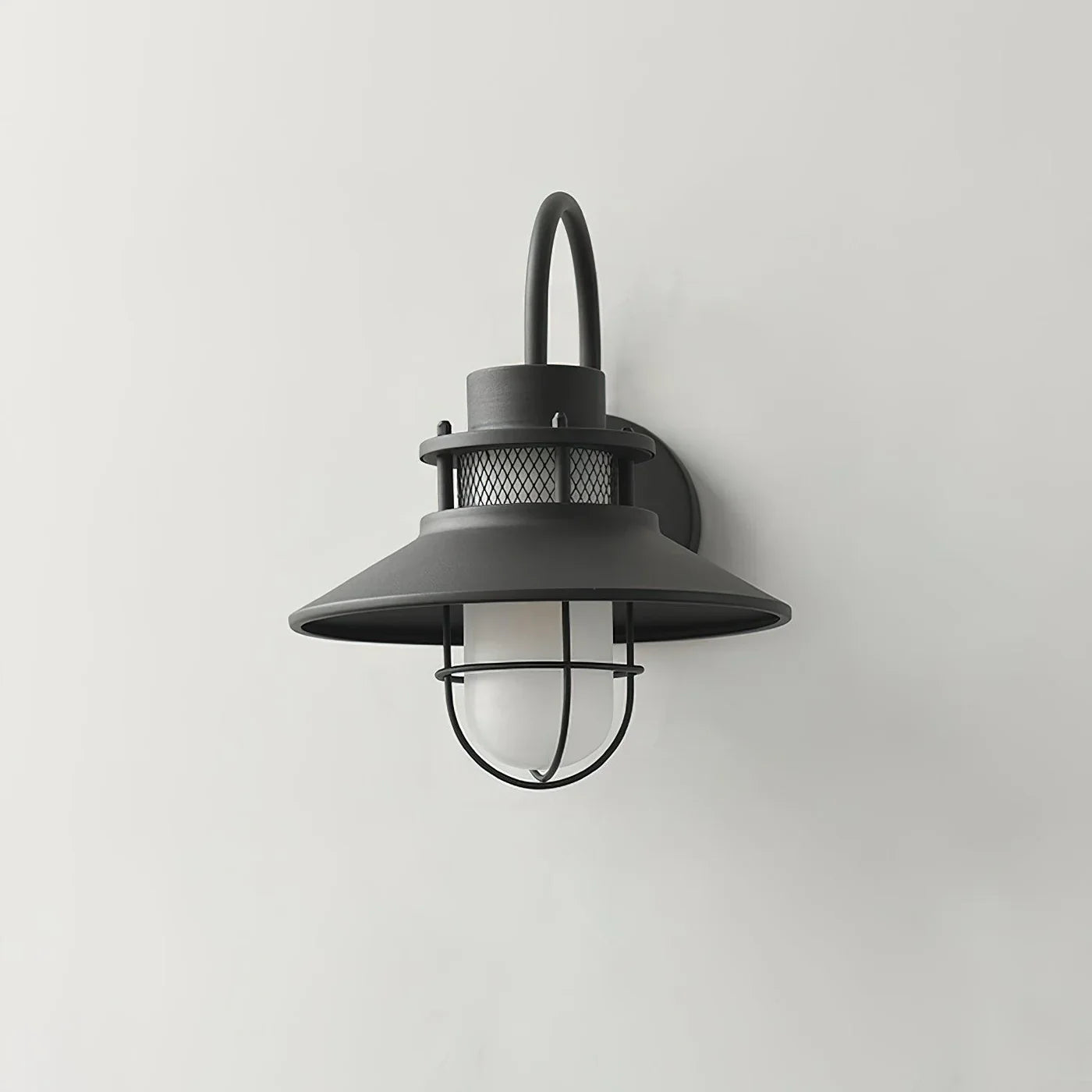 Industrialna Lampa Ścienna Zewnętrzna – Styl Loftowy z Kloszem w Ochronnej Klace