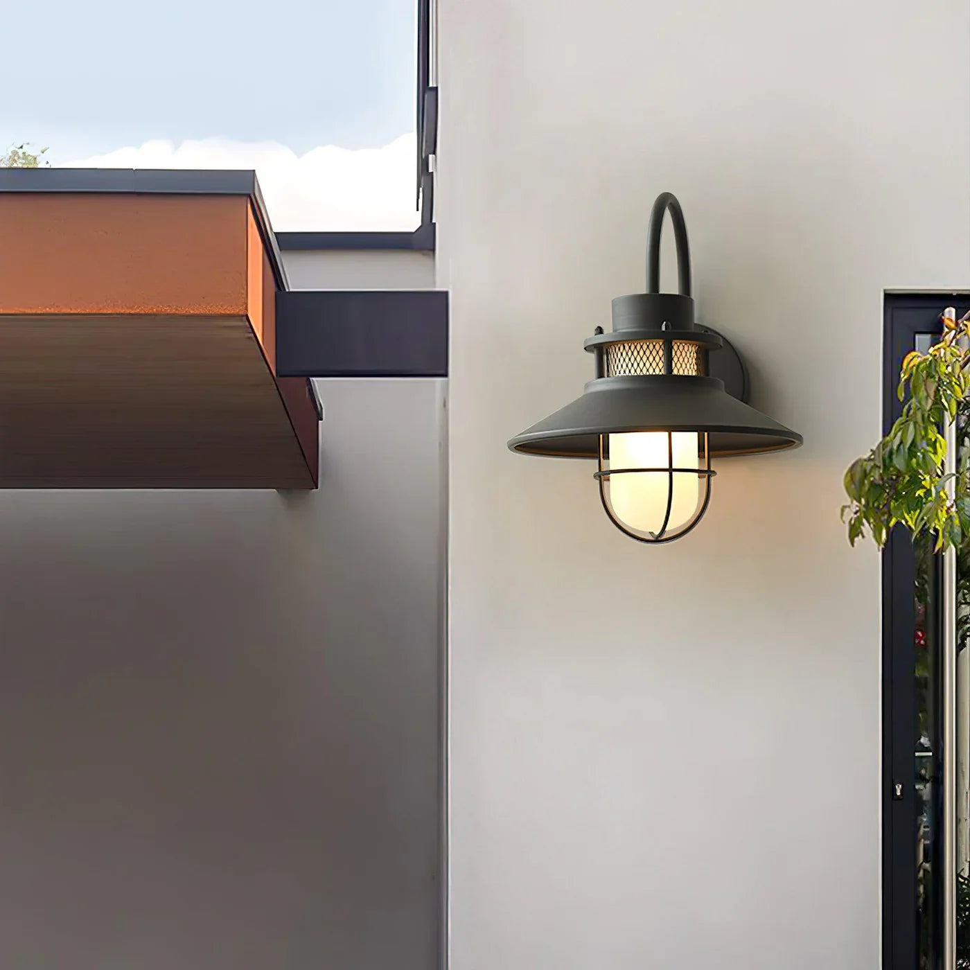 Industrialna Lampa Ścienna Zewnętrzna – Styl Loftowy z Kloszem w Ochronnej Klace