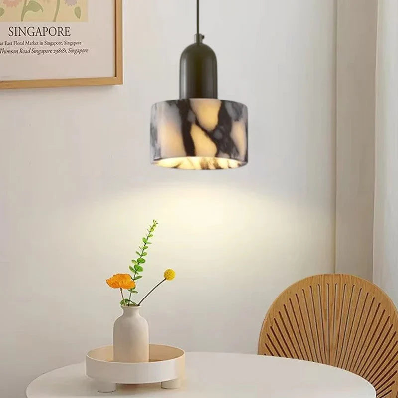 Wisząca Lampa z Kloszem w Stylu Marmuru