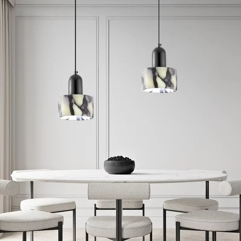 Wisząca Lampa z Kloszem w Stylu Marmuru