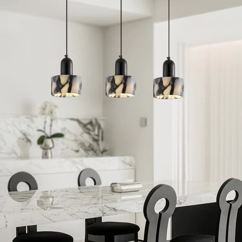 Wisząca Lampa z Kloszem w Stylu Marmuru
