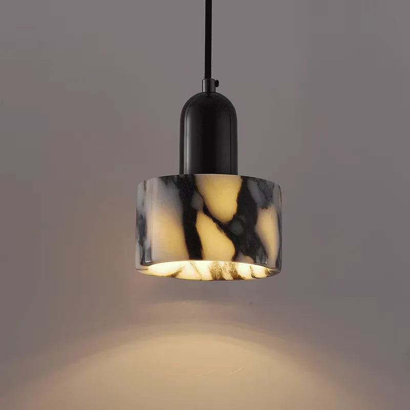 Wisząca Lampa z Kloszem w Stylu Marmuru