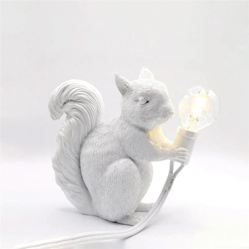 Dekoracyjna lampka LED w kształcie wiewiórki – designerska figurka z żarówką, do wnętrz i ogrodu