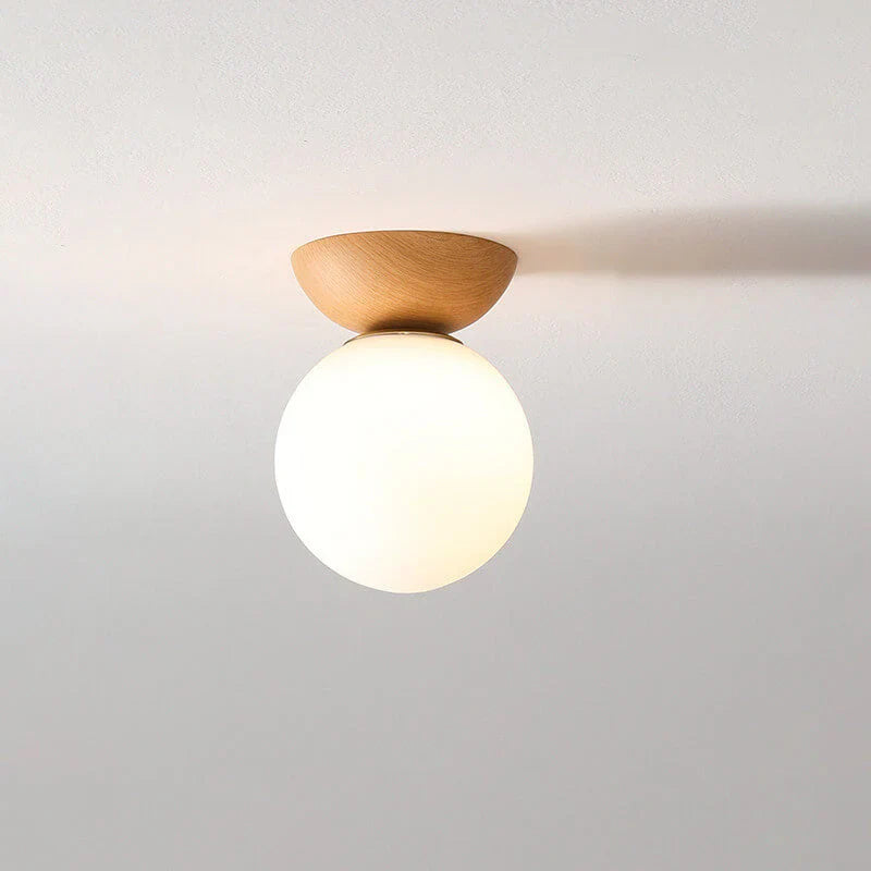 Nowoczesna lampa sufitowa w japońskim stylu  z drewnianą bazą – minimalistyczna kula