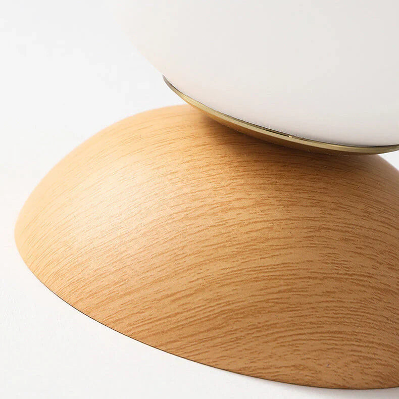 Nowoczesna lampa sufitowa w japońskim stylu  z drewnianą bazą – minimalistyczna kula