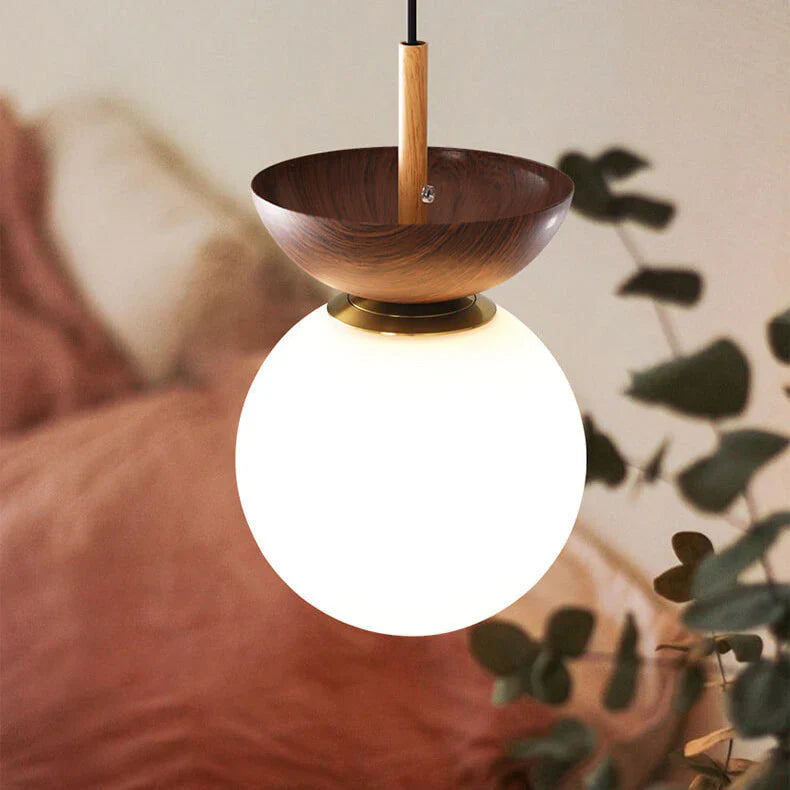 Nowoczesna lampa sufitowa w japońskim stylu  z drewnianą bazą – minimalistyczna kula