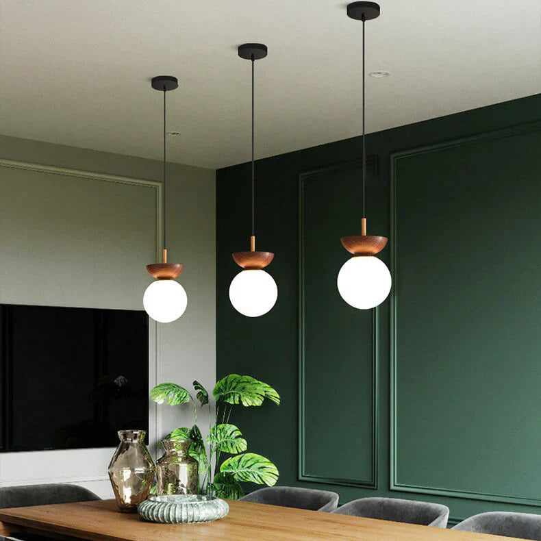 Nowoczesna lampa sufitowa w japońskim stylu  z drewnianą bazą – minimalistyczna kula