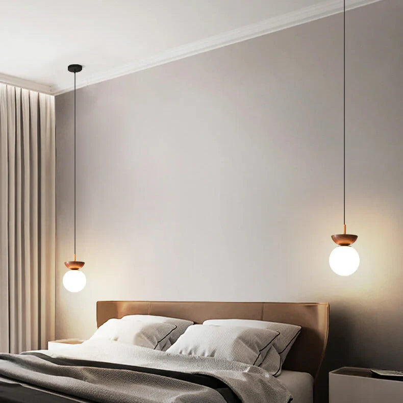 Nowoczesna lampa sufitowa w japońskim stylu  z drewnianą bazą – minimalistyczna kula