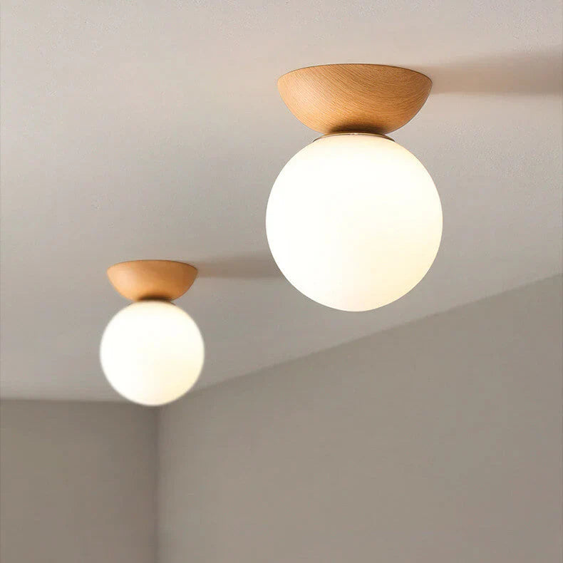 Nowoczesna lampa sufitowa w japońskim stylu  z drewnianą bazą – minimalistyczna kula