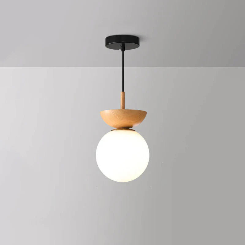 Nowoczesna lampa sufitowa w japońskim stylu  z drewnianą bazą – minimalistyczna kula