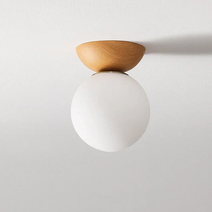 Nowoczesna lampa sufitowa w japońskim stylu  z drewnianą bazą – minimalistyczna kula