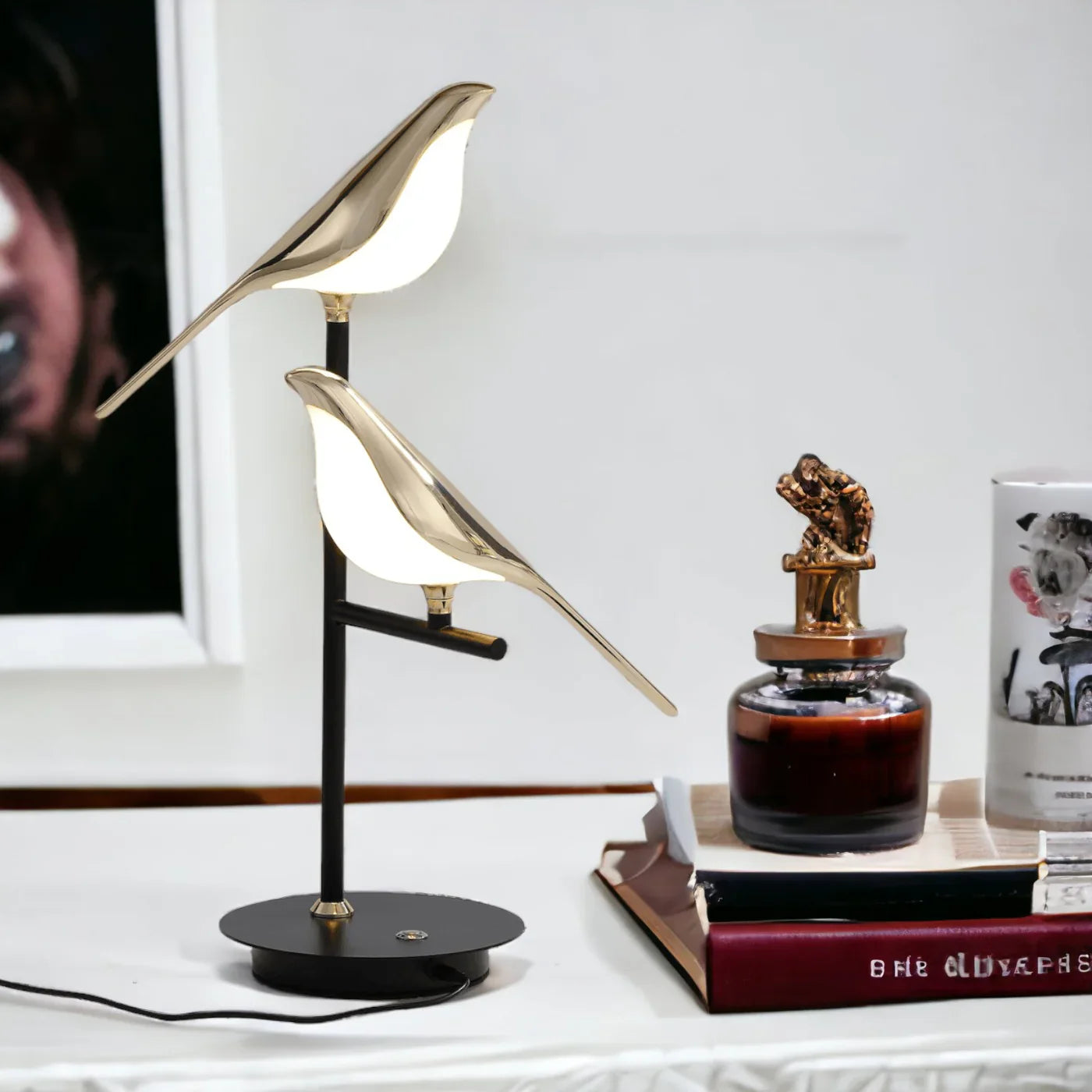 Lampka nocna LED z ptakami – designerska lampa stołowa do sypialni i salonu