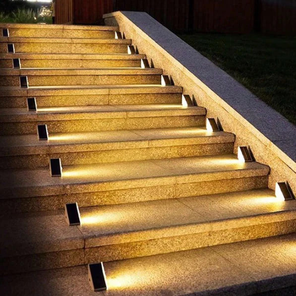 Solarny zestaw lamp LED do oświetlenia schodów i ogrodu