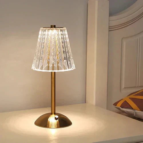 Elegancka lampa stołowa LED z kryształowym kloszem i złotym wykończeniem – włączana na dotyk