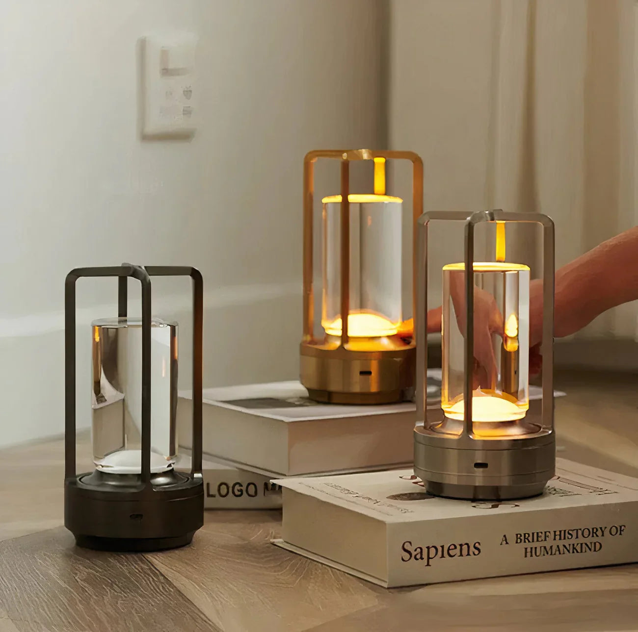 Nowoczesna lampa stołowa LED latarnia z dotykowym włącznikiem i elegancką metalową ramą