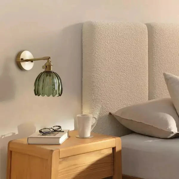 Lampa ścienna retro w kształcie kwiatu tulipana – kinkiet ze szklanym kloszem i złotym wykończeniem