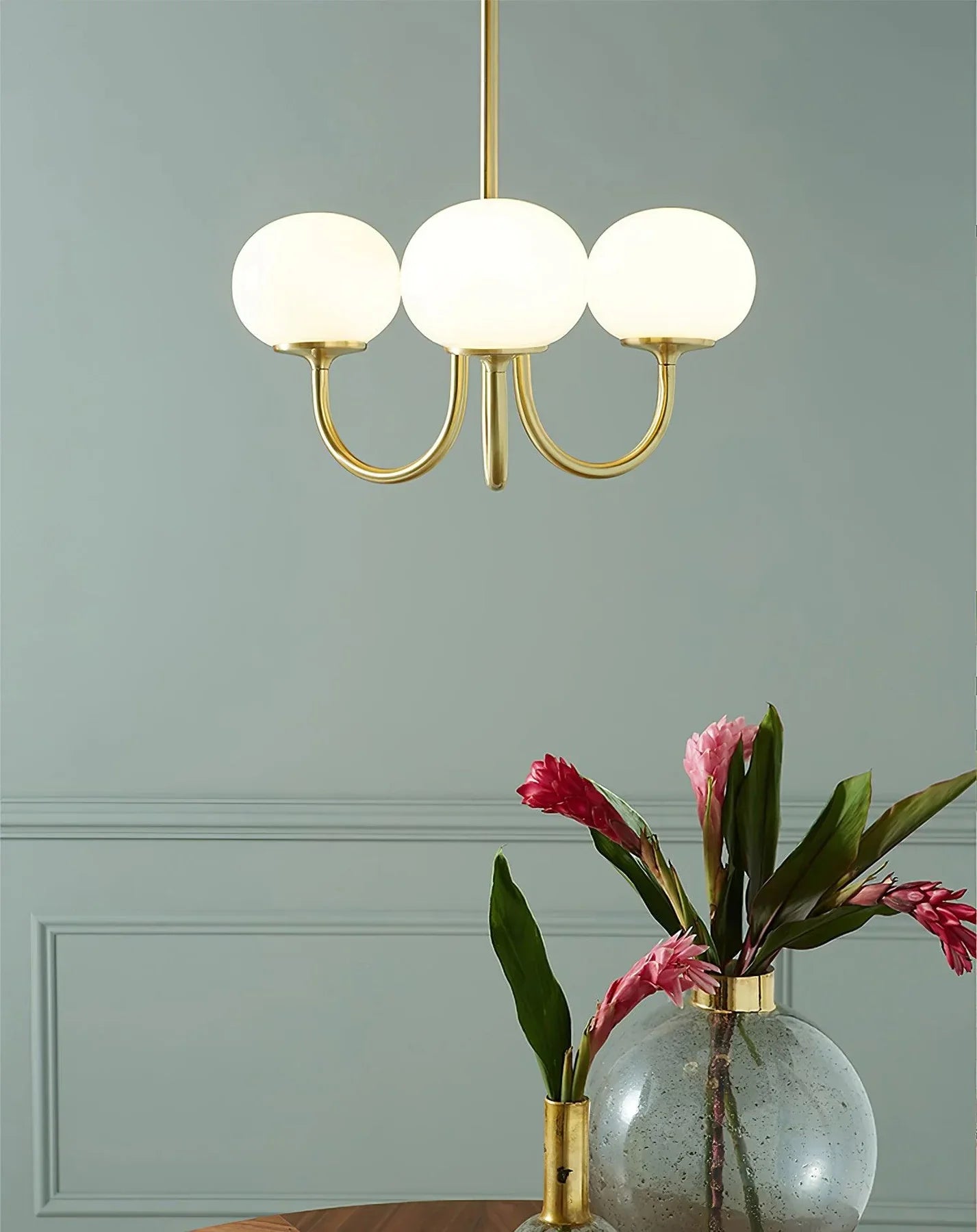 Lampa wisząca żyrandol w stylu retro glamour z kulistymi kloszami