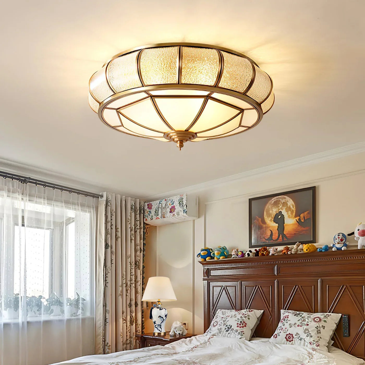 Klasyczna Lampa Sufitowa w Stylu Retro ze Szkłem i Mosiądzem