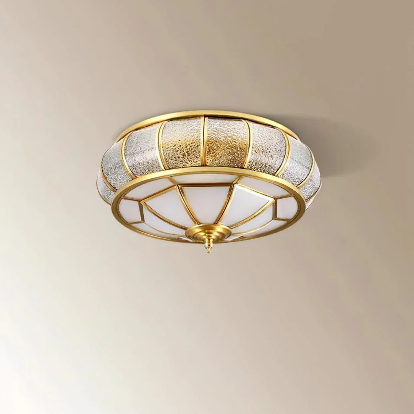 Klasyczna Lampa Sufitowa w Stylu Retro ze Szkłem i Mosiądzem