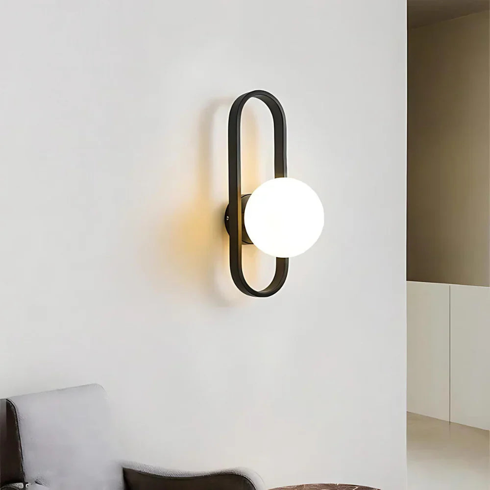 Nowoczesny Kinkiet Lampa Ścienna z Kulką z Mlecznego Szkła
