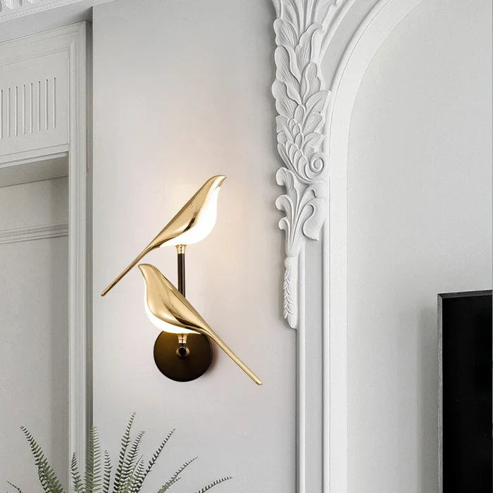 Lampa ścienna inspirowana ptakiem z nowoczesnym designem