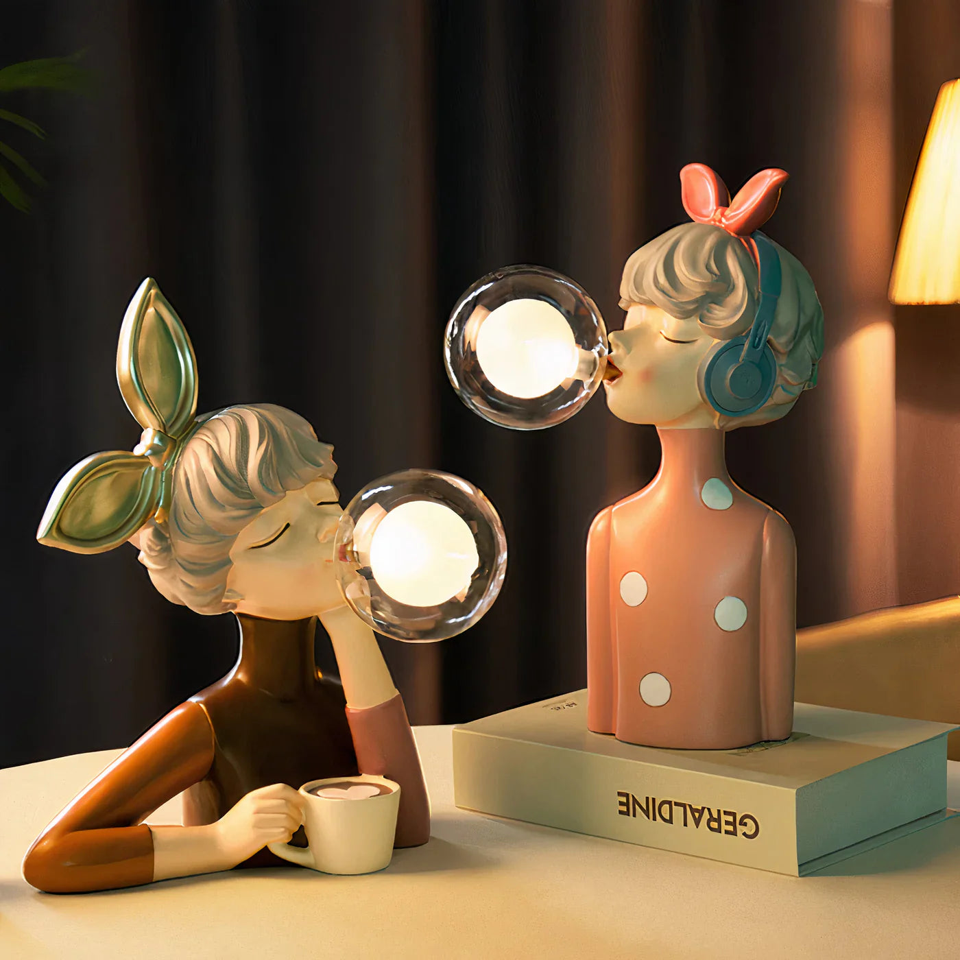 Dekoracyjna lampka LED „dziewczynka z balonem” – designerska figura do salonu i biura