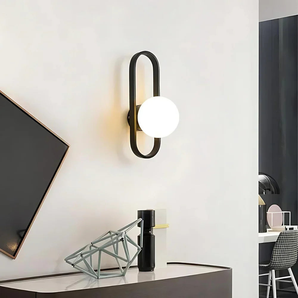 Nowoczesny Kinkiet Lampa Ścienna z Kulką z Mlecznego Szkła