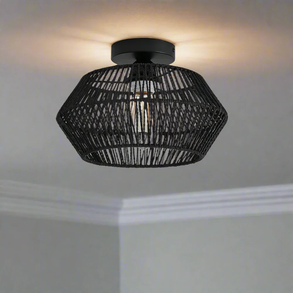 Lampa sufitowa z ażurowym kloszem – nowoczesny plafon w stylu boho lub industrialnym