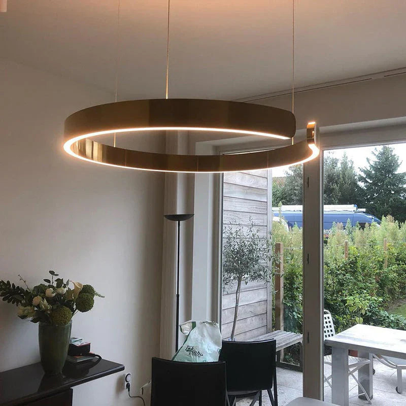 Nowoczesny żyrandol LED w kształcie pierścienia – elegancka okrągła lampa sufitowa