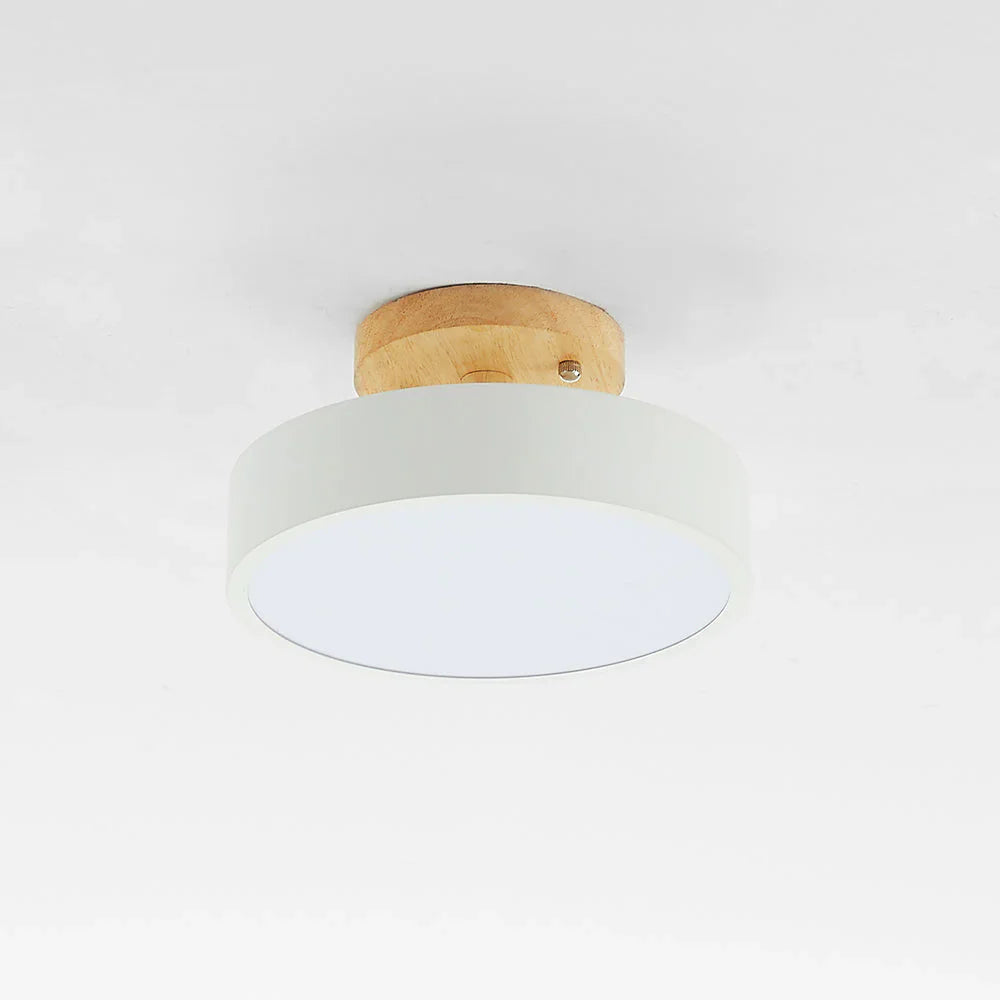 Nowoczesna lampa sufitowa LED wykonana z drewna