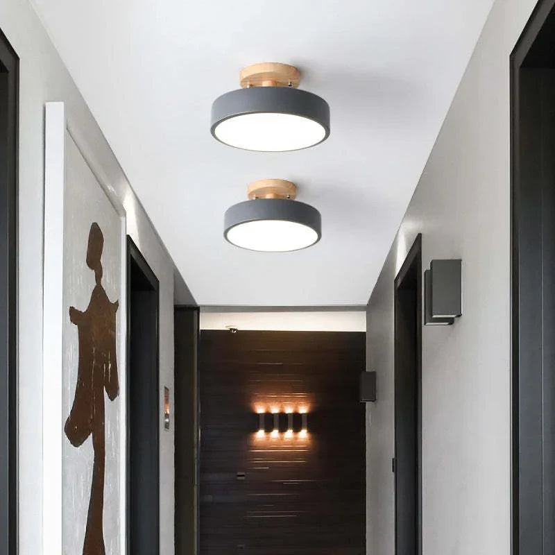 Nowoczesna lampa sufitowa LED wykonana z drewna