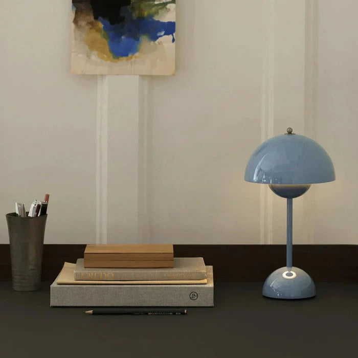 Bezprzewodowa lampa stołowa o minimalistycznym designie