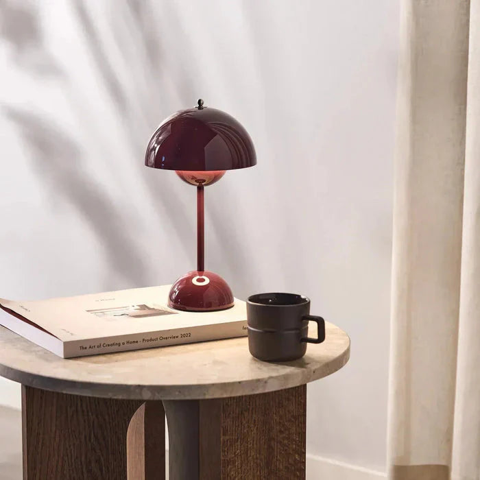 Bezprzewodowa lampa stołowa o minimalistycznym designie