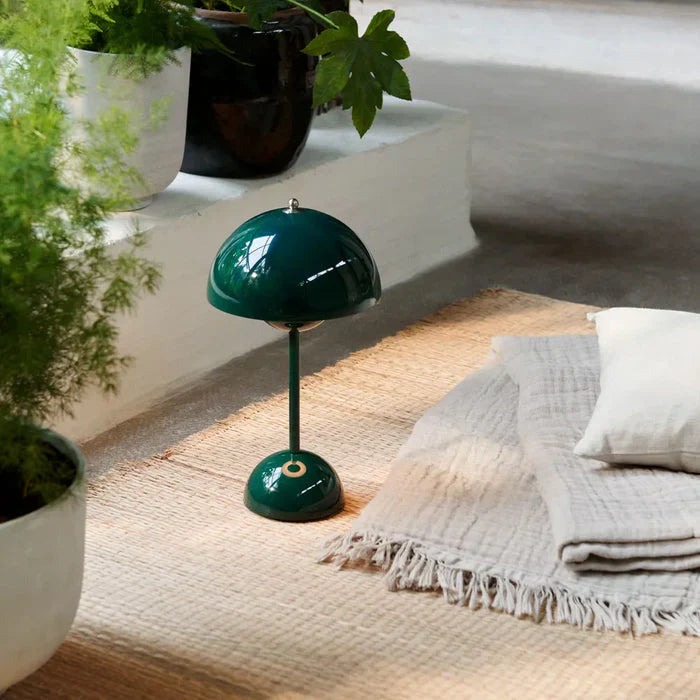 Bezprzewodowa lampa stołowa o minimalistycznym designie