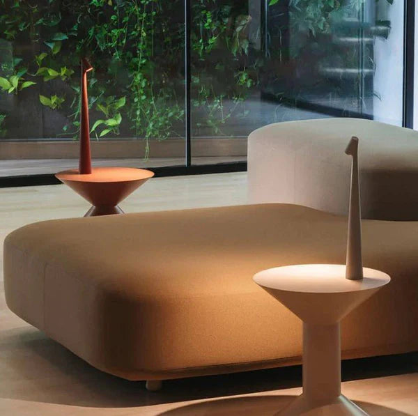 Elegancka lampa stołowa LED o nowoczesnym smukłym designie z dotykowym włącznikiem
