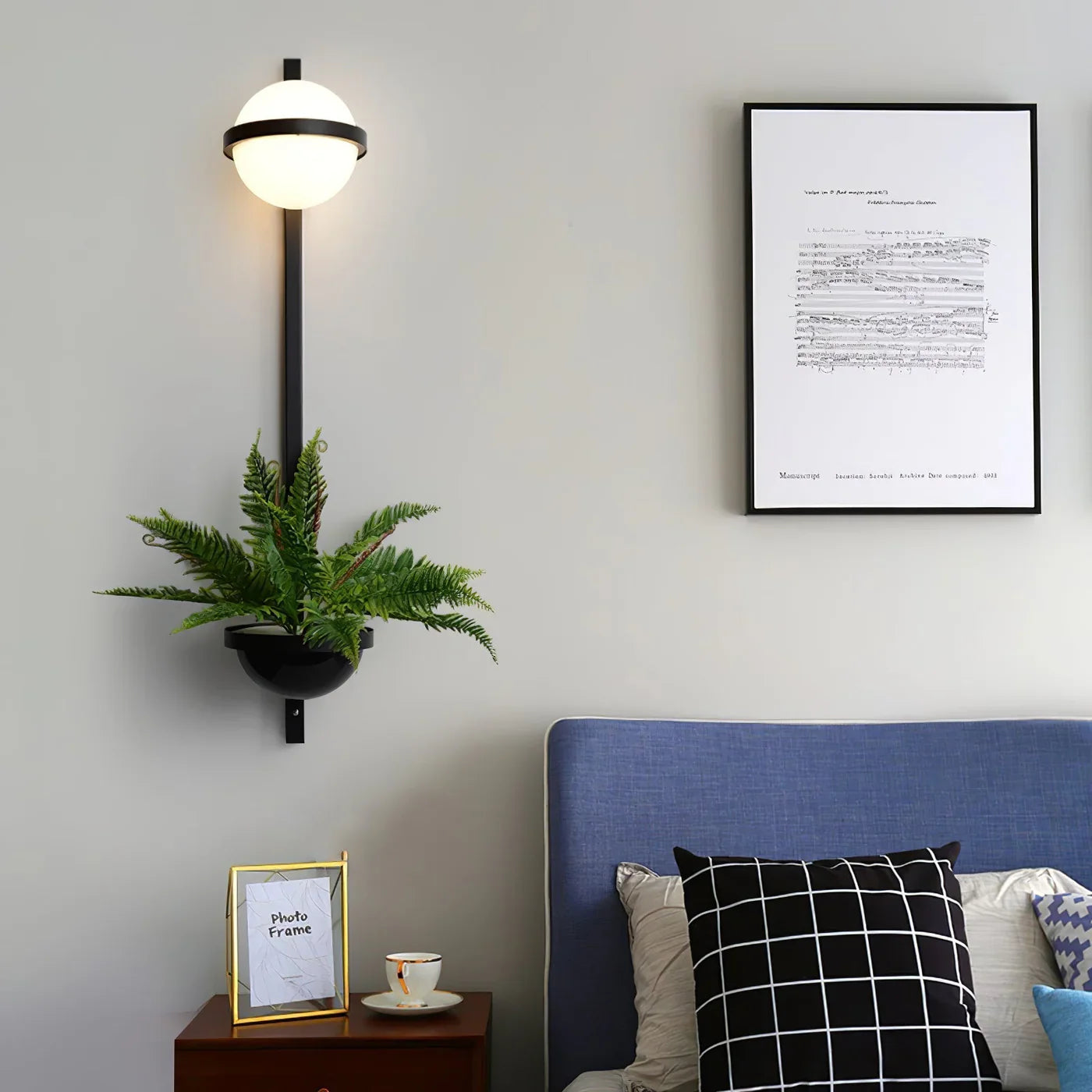 Nowoczesna Kinkietowa Lampa Ścienna z Kulkami LED i Doniczką