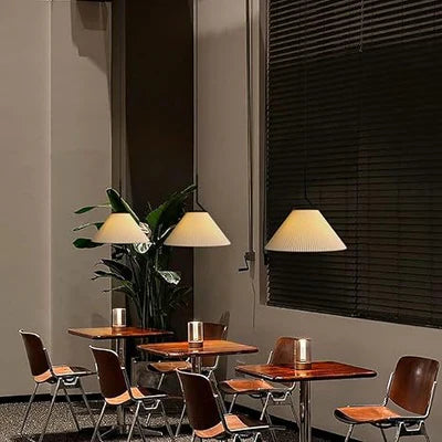 Minimalistyczna Lampa Wisząca z Tkaninowym Kloszem