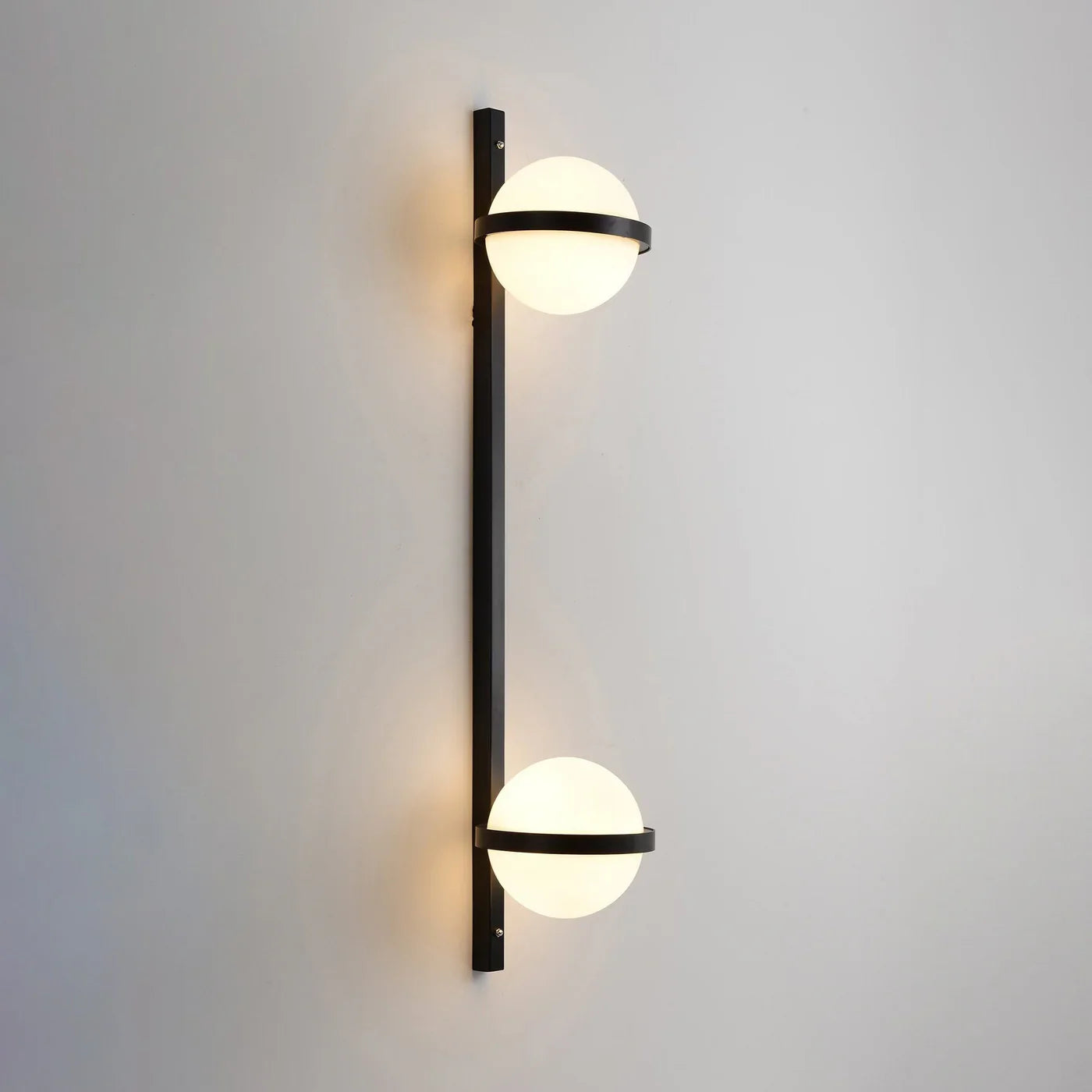 Nowoczesna Kinkietowa Lampa Ścienna z Kulkami LED i Doniczką