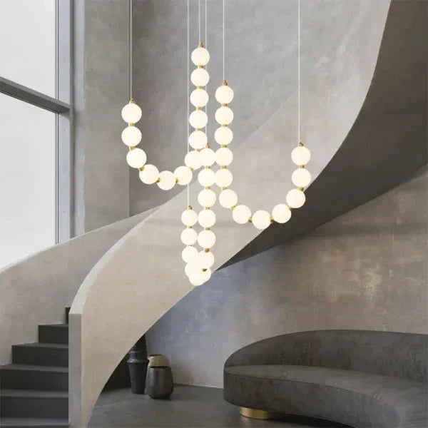 Lampa wisząca LED nowoczesna – efektowna forma naszyjnika z kulami świetlnymi
