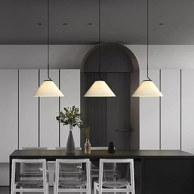 Minimalistyczna Lampa Wisząca z Tkaninowym Kloszem