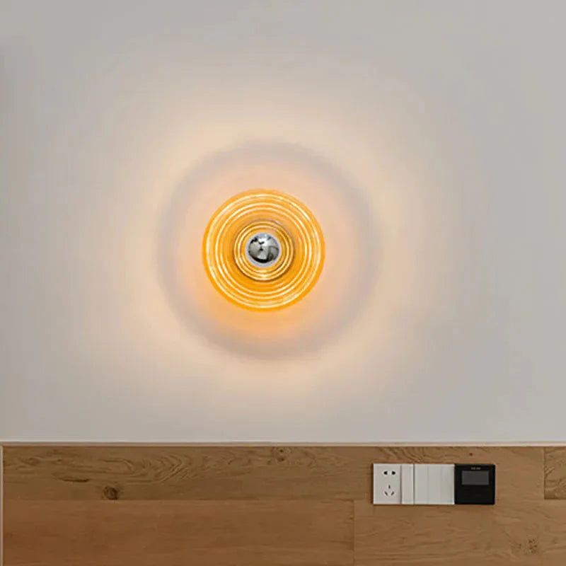 Nowoczesna Lampa Ścienna ze Szklanym Kloszem