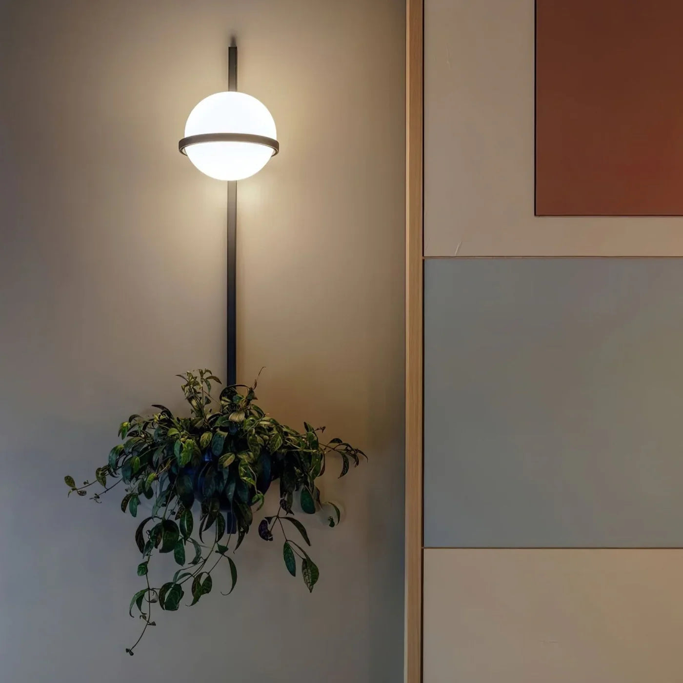 Nowoczesna Kinkietowa Lampa Ścienna z Kulkami LED i Doniczką