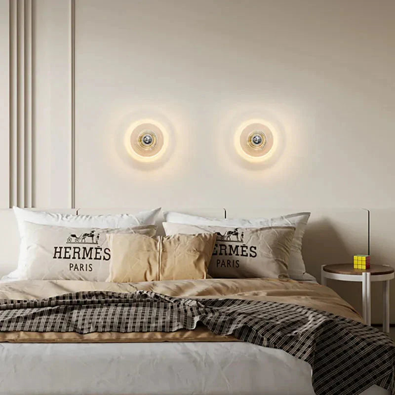 Nowoczesna Lampa Ścienna ze Szklanym Kloszem