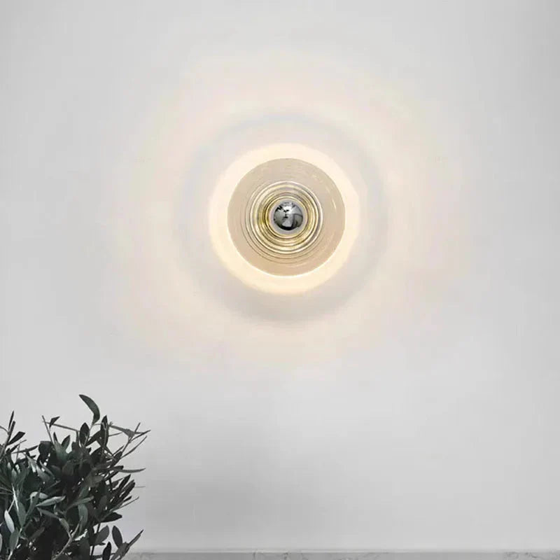 Nowoczesna Lampa Ścienna ze Szklanym Kloszem