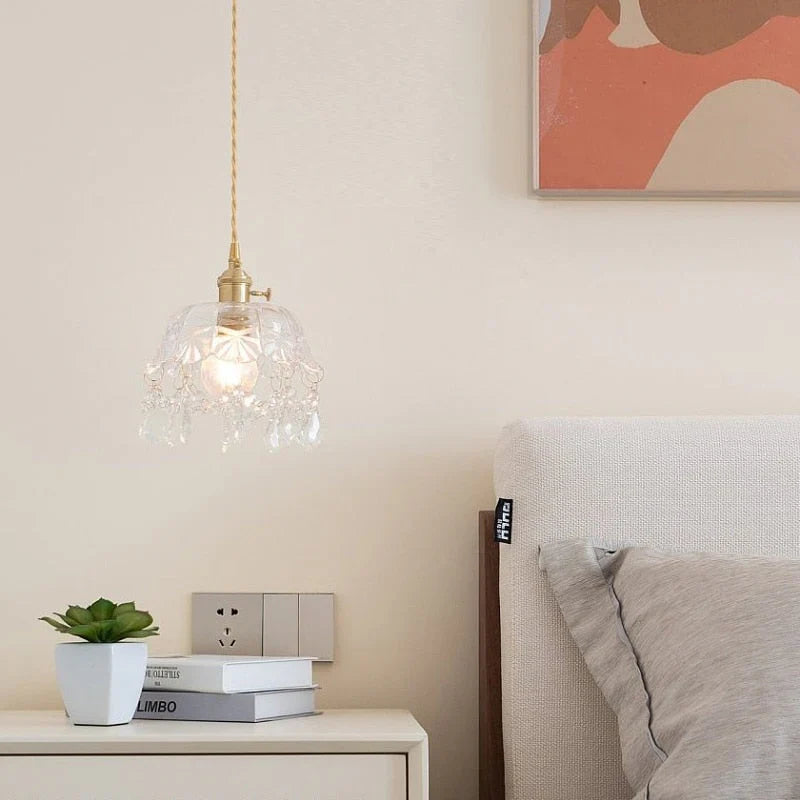 Lampa wisząca szklana retro kryształowa z mosiężnym wykończeniem