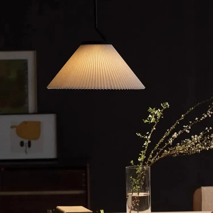 Minimalistyczna Lampa Wisząca z Tkaninowym Kloszem