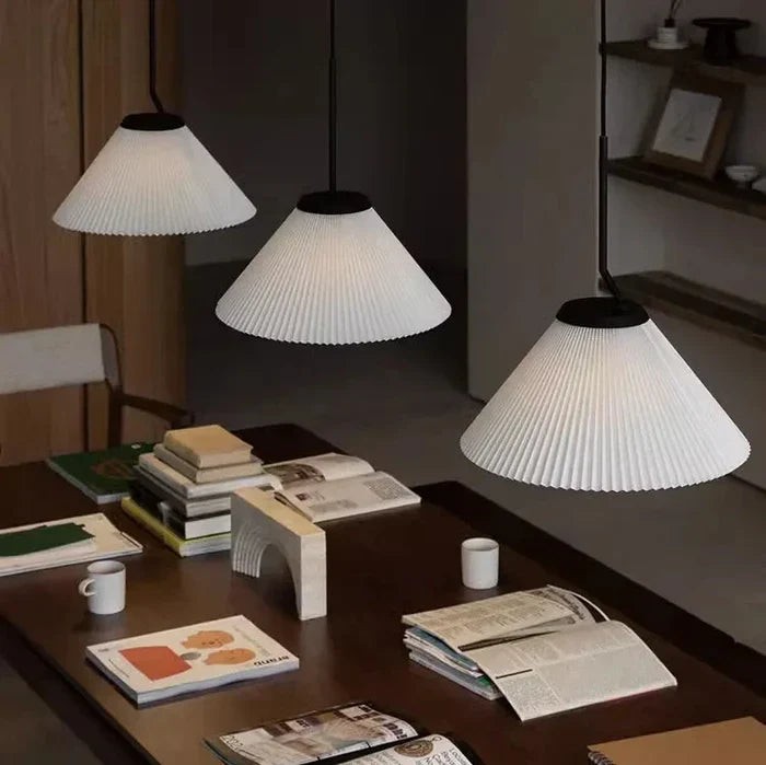 Minimalistyczna Lampa Wisząca z Tkaninowym Kloszem